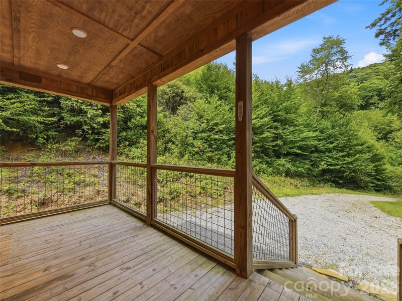 261 Yonah Dr, Maggie Valley, NC 28751