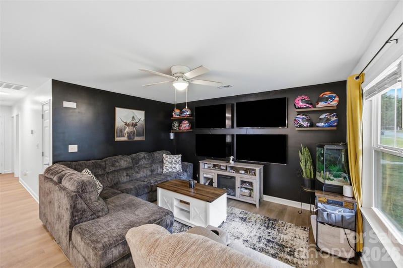 1003 Adams St, Statesville, NC 28677