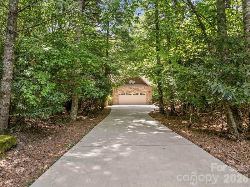 129 Nodatsi Ct, Brevard, NC 28712