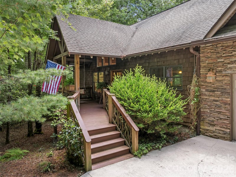 129 Nodatsi Ct, Brevard, NC 28712