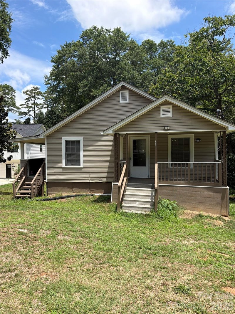 1028 East Dr, Gastonia, NC 28052