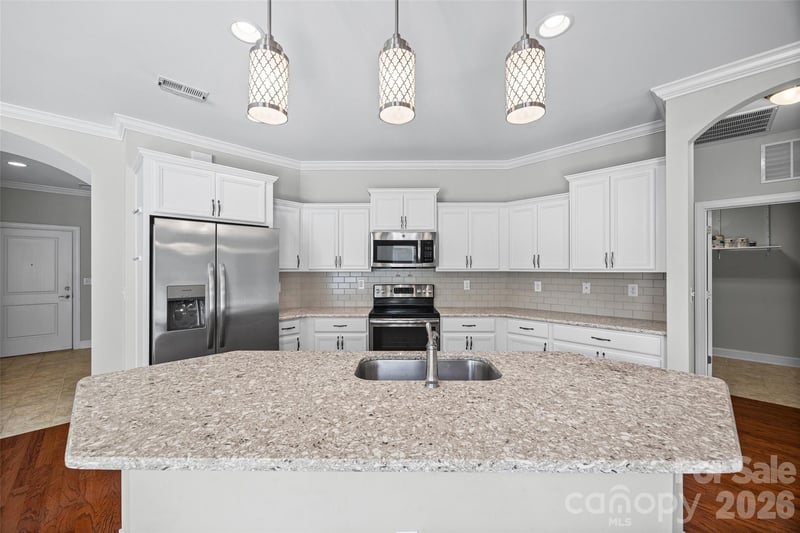 1140 Avalon Pl, Matthews, NC 28104