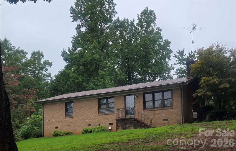 2734 Orchard St, Newton, NC 28658