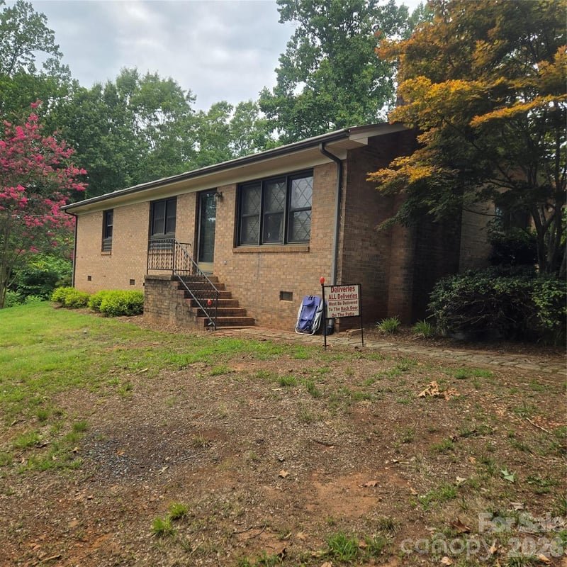 2734 Orchard St, Newton, NC 28658