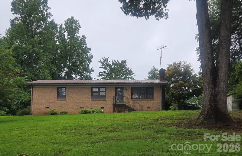 2734 Orchard St, Newton, NC 28658