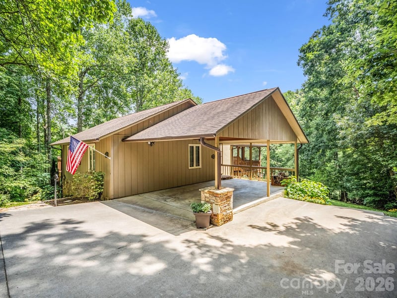 12 Chippewa Trl, Black Mountain, NC 28711