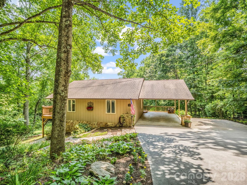 12 Chippewa Trl, Black Mountain, NC 28711