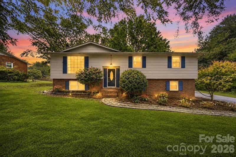 3233 26th St, Hickory, NC 28601