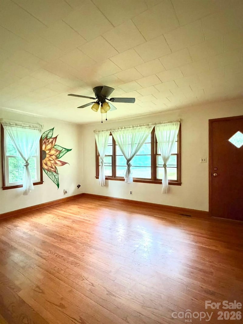 1132 S Rutherford St, Blacksburg, SC 29702