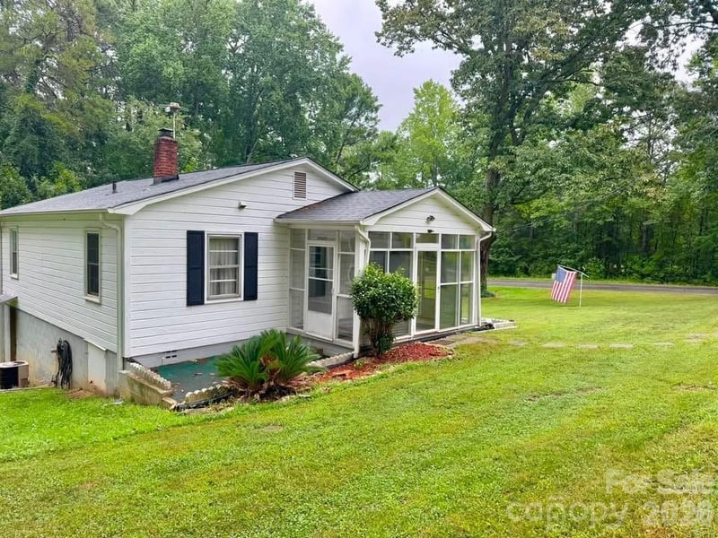 1132 S Rutherford St, Blacksburg, SC 29702