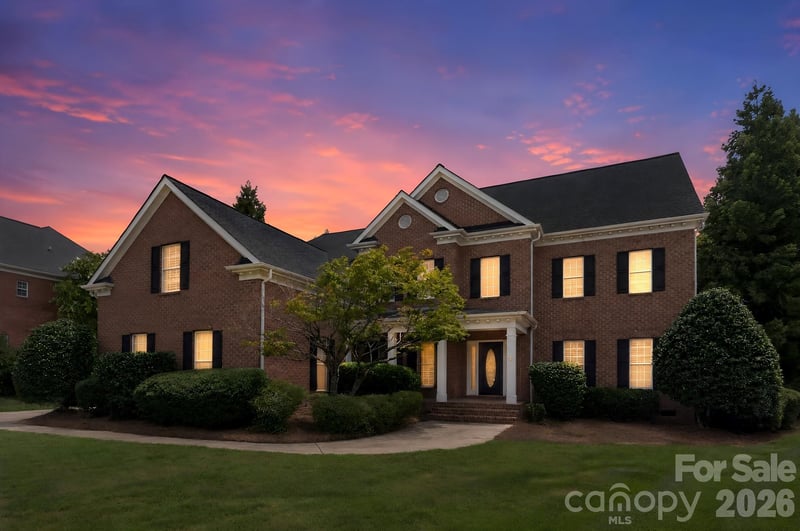105 Castlestone Ln, Matthews, NC 28104