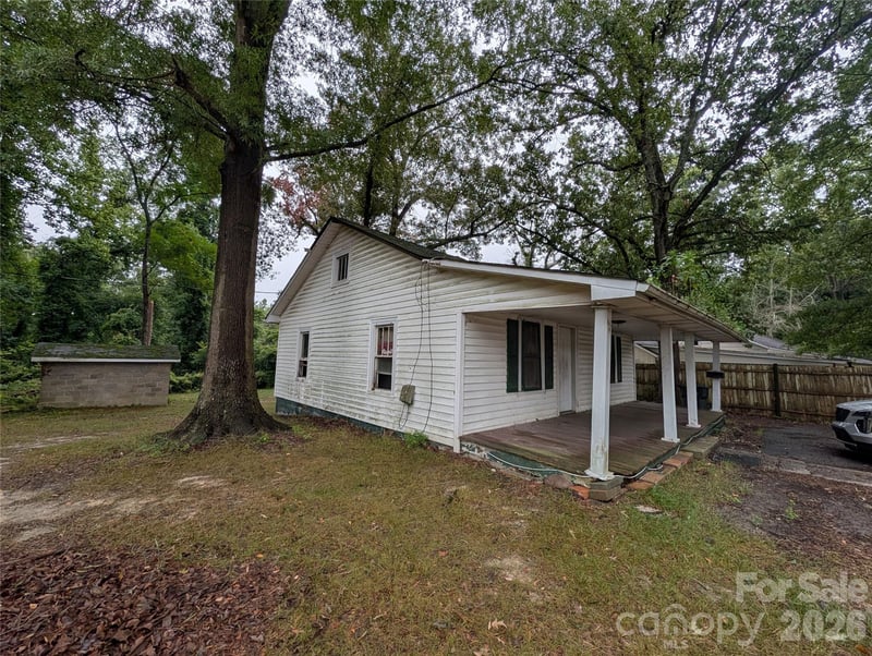 109 Carlton Dr, Cherryville, NC 28021
