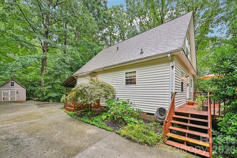 8658 Dog Leg Rd #16/B, Sherrills Ford, NC 28673