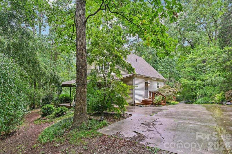 8658 Dog Leg Rd #16/B, Sherrills Ford, NC 28673