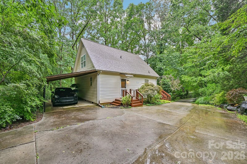 8658 Dog Leg Rd #16/B, Sherrills Ford, NC 28673