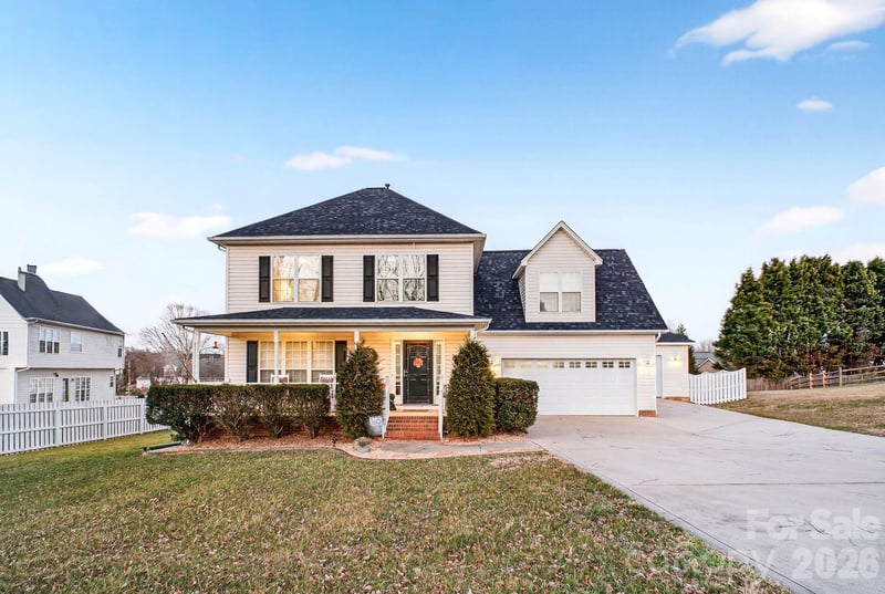 121 Guernsey Ct, Dallas, NC 28034