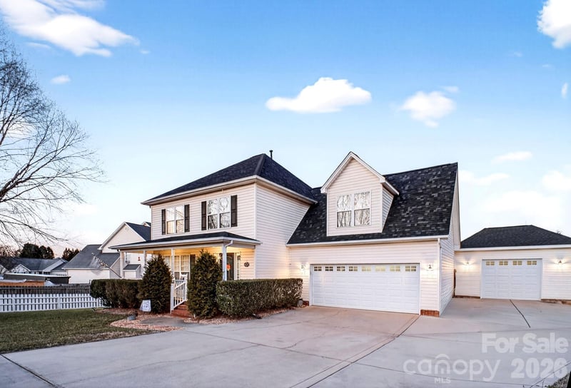121 Guernsey Ct, Dallas, NC 28034