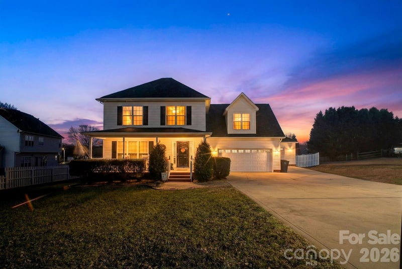 121 Guernsey Ct, Dallas, NC 28034