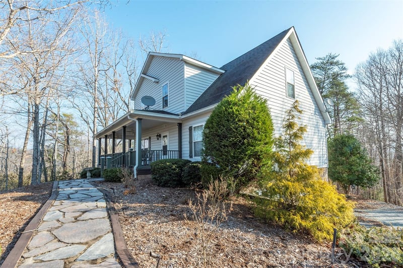 192 Buzzards Pl, Lake Lure, NC 28746
