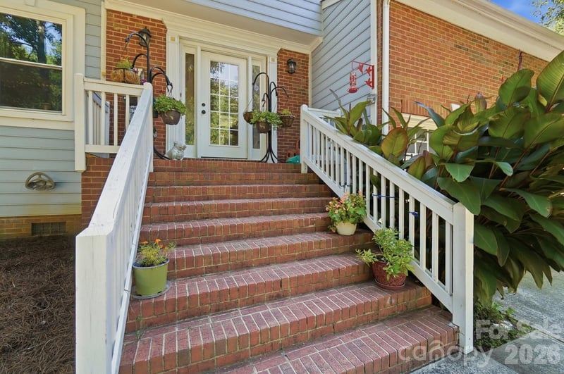 13901 Kings Carriage Ln, Charlotte, NC 28278