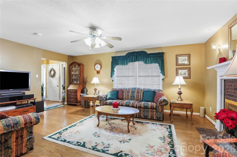 140 Eastwood Dr, Statesville, NC 28625