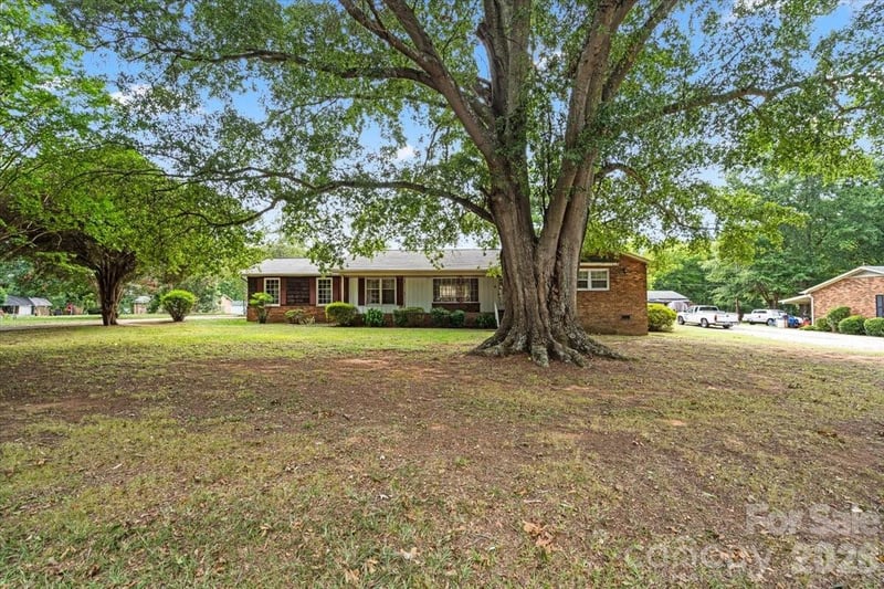 816 Clinton Ave, Lancaster, SC 29720