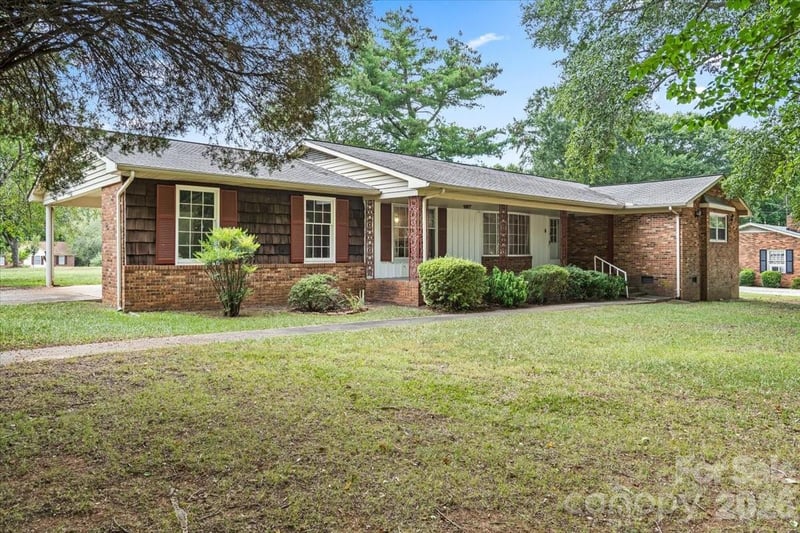 816 Clinton Ave, Lancaster, SC 29720