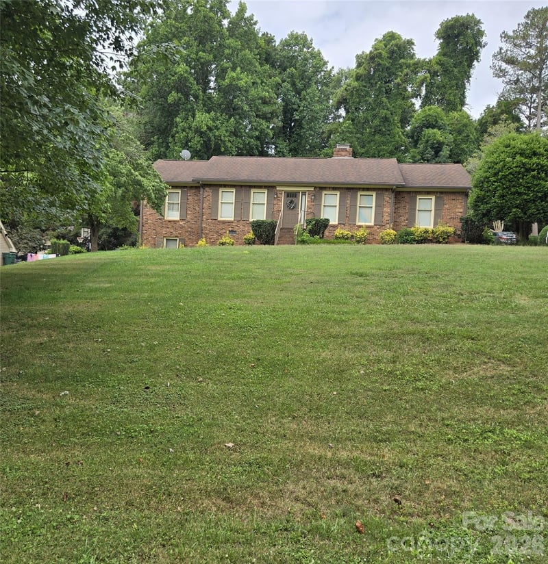 1671 Kensington Cir, Newton, NC 28658