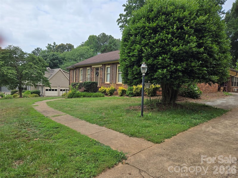 1671 Kensington Cir, Newton, NC 28658