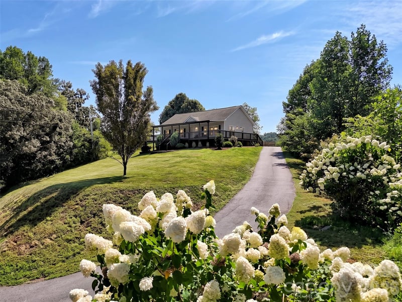 8 Worley Ridge Trl, Candler, NC 28715