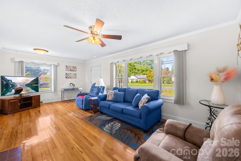 1000 Radio Rd, Statesville, NC 28677