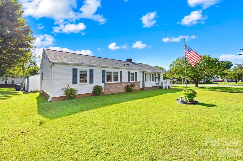 1000 Radio Rd, Statesville, NC 28677