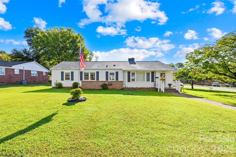 1000 Radio Rd, Statesville, NC 28677