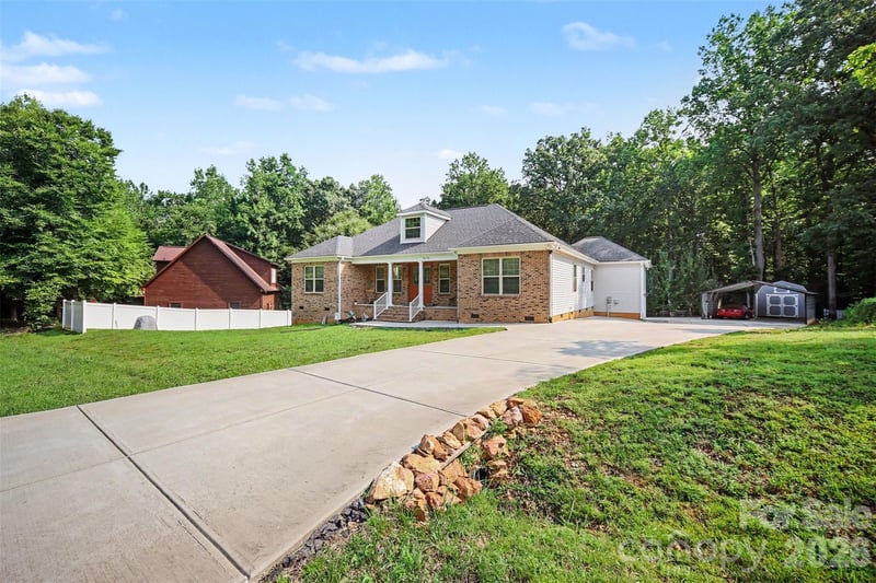 1473 Morningside Dr, Iron Station, NC 28080