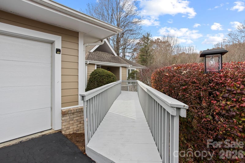 122 Broadmoor Dr, Flat Rock, NC 28731