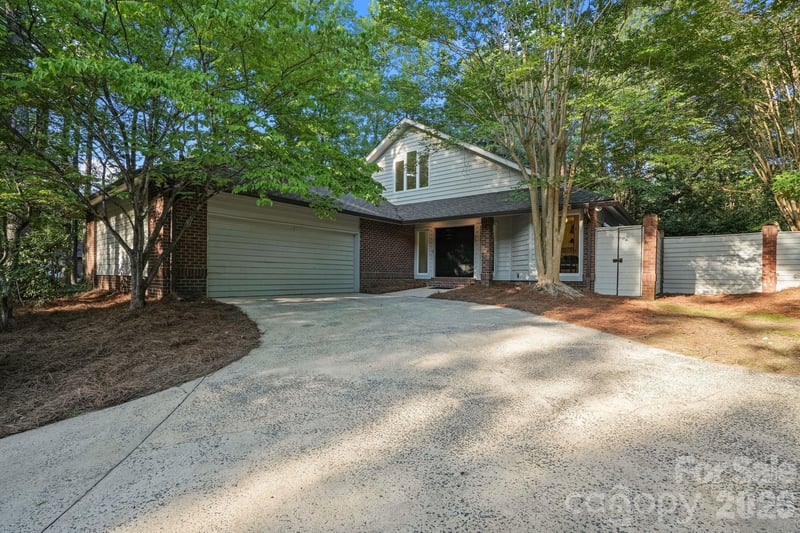 6301 Saddlebrook Ct, Charlotte, NC 28226