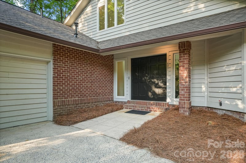 6301 Saddlebrook Ct, Charlotte, NC 28226