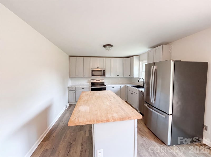 2510 Middleton Dr, Gastonia, NC 28054