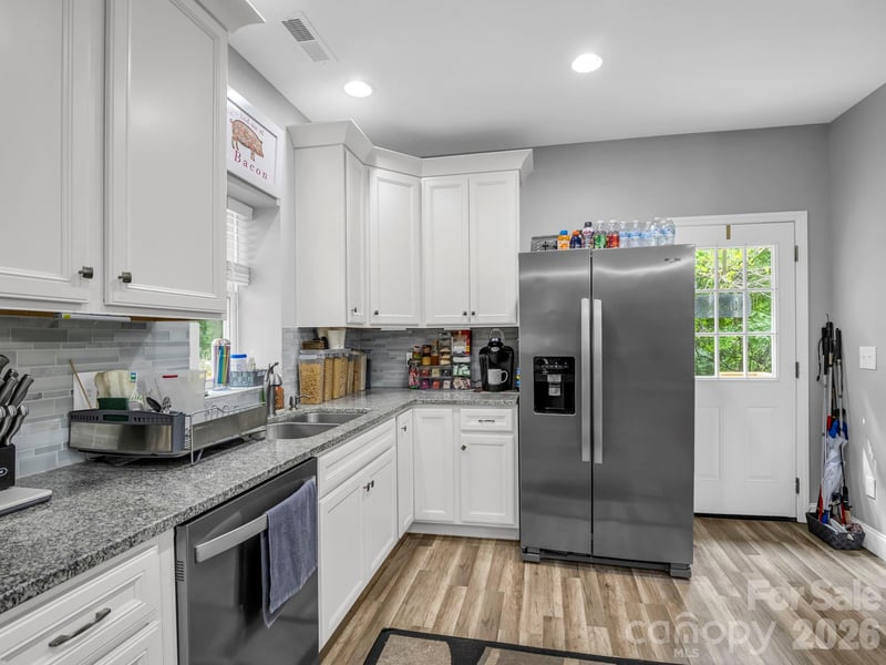 16 Starlight Dr, Black Mountain, NC 28711