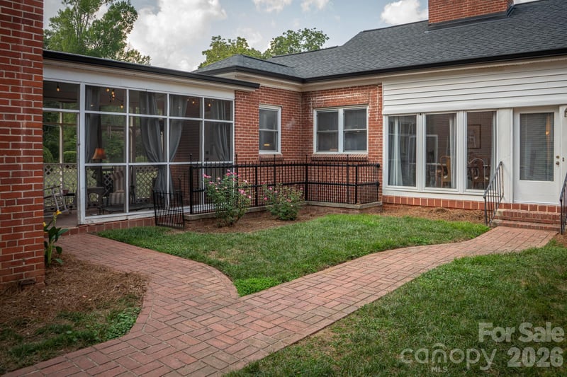 11 Kings Mountain St, York, SC 29745