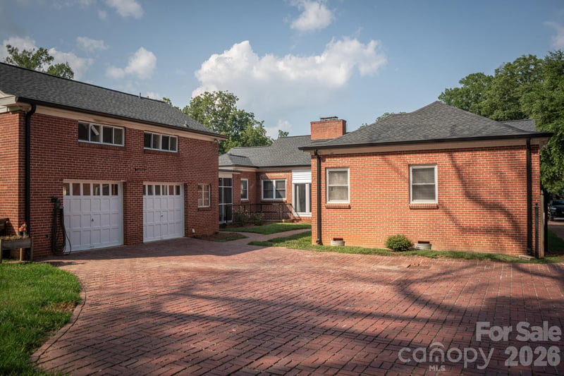 11 Kings Mountain St, York, SC 29745
