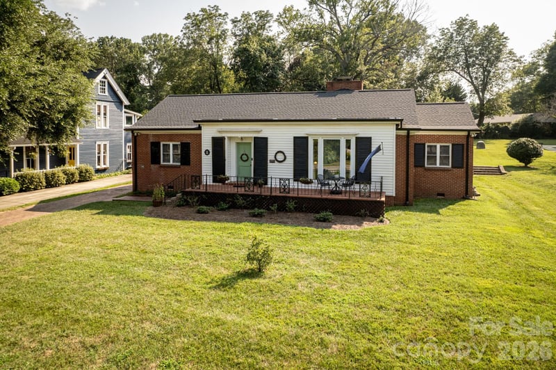 11 Kings Mountain St, York, SC 29745