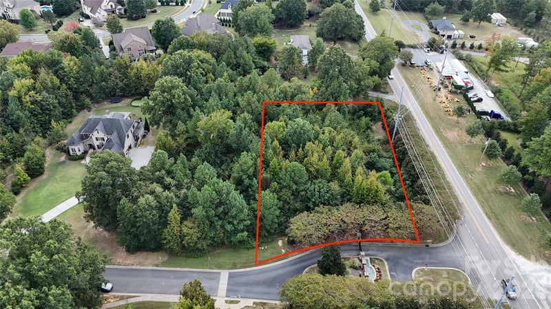 8335 Victoria Lake Dr, Waxhaw, NC 28173