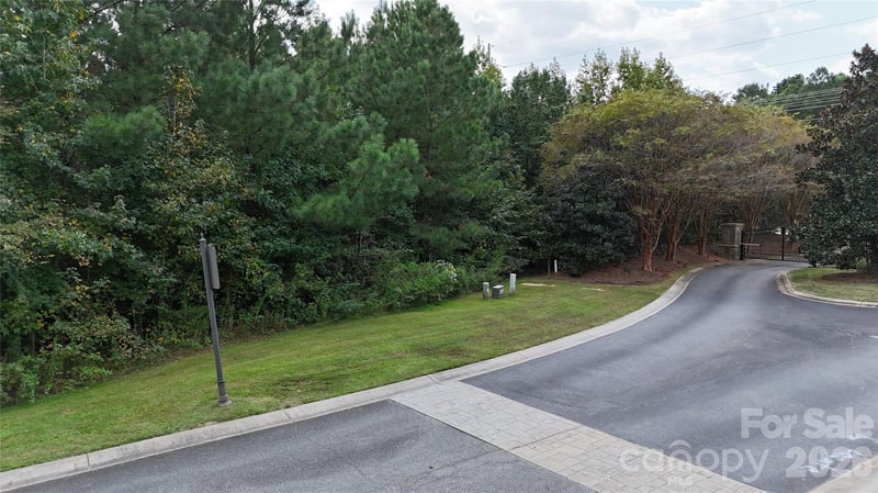 8335 Victoria Lake Dr, Waxhaw, NC 28173
