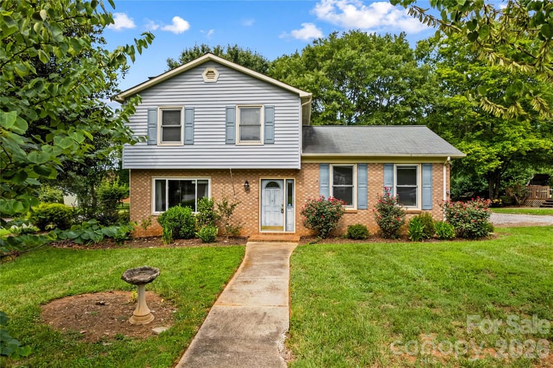603 Colonial Dr, Statesville, NC 28625