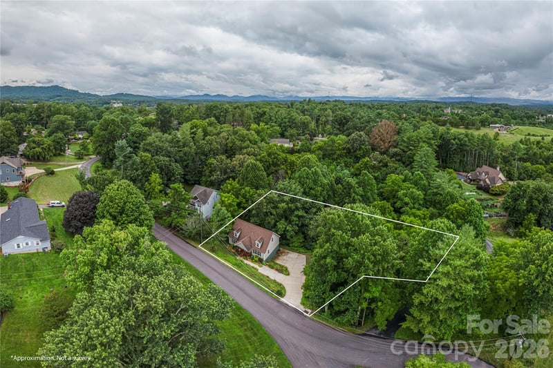 10 Rolling Acres Dr, Weaverville, NC 28787