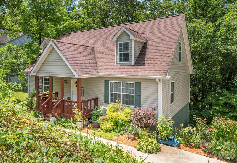 10 Rolling Acres Dr, Weaverville, NC 28787