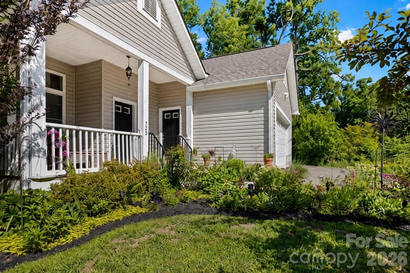 725 Pine St, Hendersonville, NC 28739