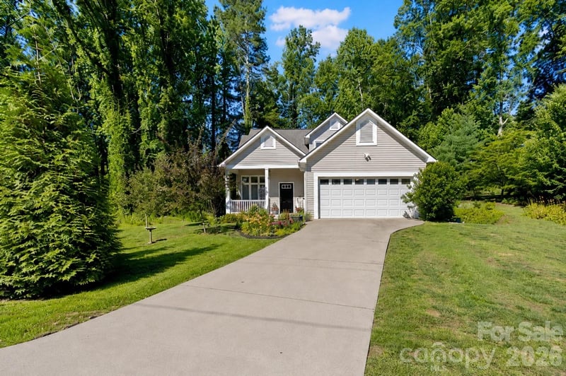 725 Pine St, Hendersonville, NC 28739