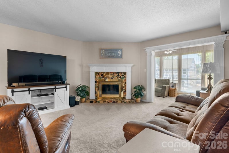 1330 5th St #11, Hickory, NC 28602